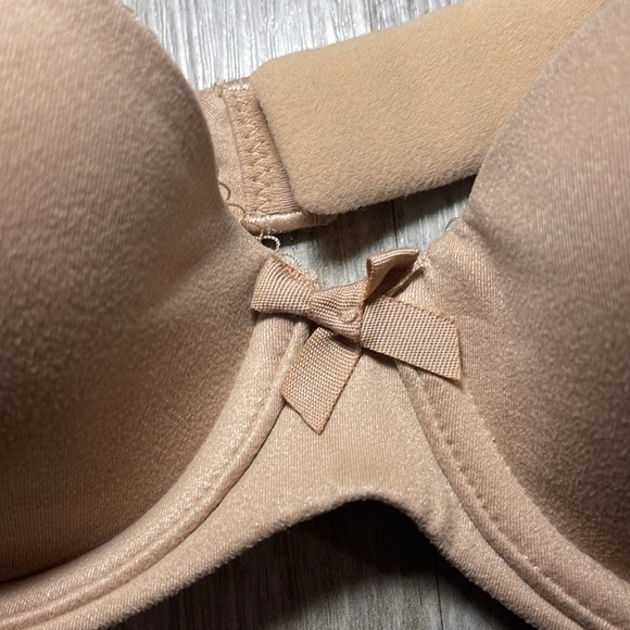 32B Victoria’s Secret Body by Victoria Praline lined Demi smooth Logo straps - Picture 5 of 14